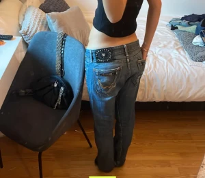 Lågmidjade jeans - Säljer dessa jätte fina jeans som jag köpte nyss här på plick men de var för små💗 kontakta vid frågor