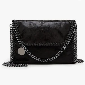 Stella McCartney liknande väska  - Säljer denna jätte fina Stella mcCartny liknande väska, då den inte kommer till användning❤️ använd fåtal gånger, köparen står för frakt❤️