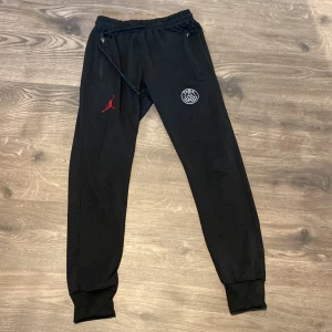 PSG byxor - Har använt en gång innan då dem nu är för små för mig. Inga hål, dem är som nya.