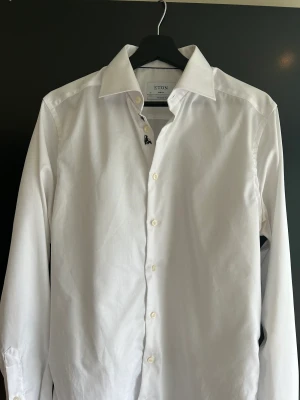 Vit eton skjorta  - Använd eton skjorta i slim 38 Bra skick