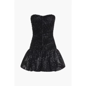 Maje klänning - Säljer denna superfina klänning från maje! Köpt för ett år sen på nk men kom tyvvär aldrig till andvändning. Lappar sitter kvar och klänningen är i nyskick!❤️