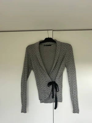 omlottkofta  - En omlottkofta som är använd få tal gånger.  