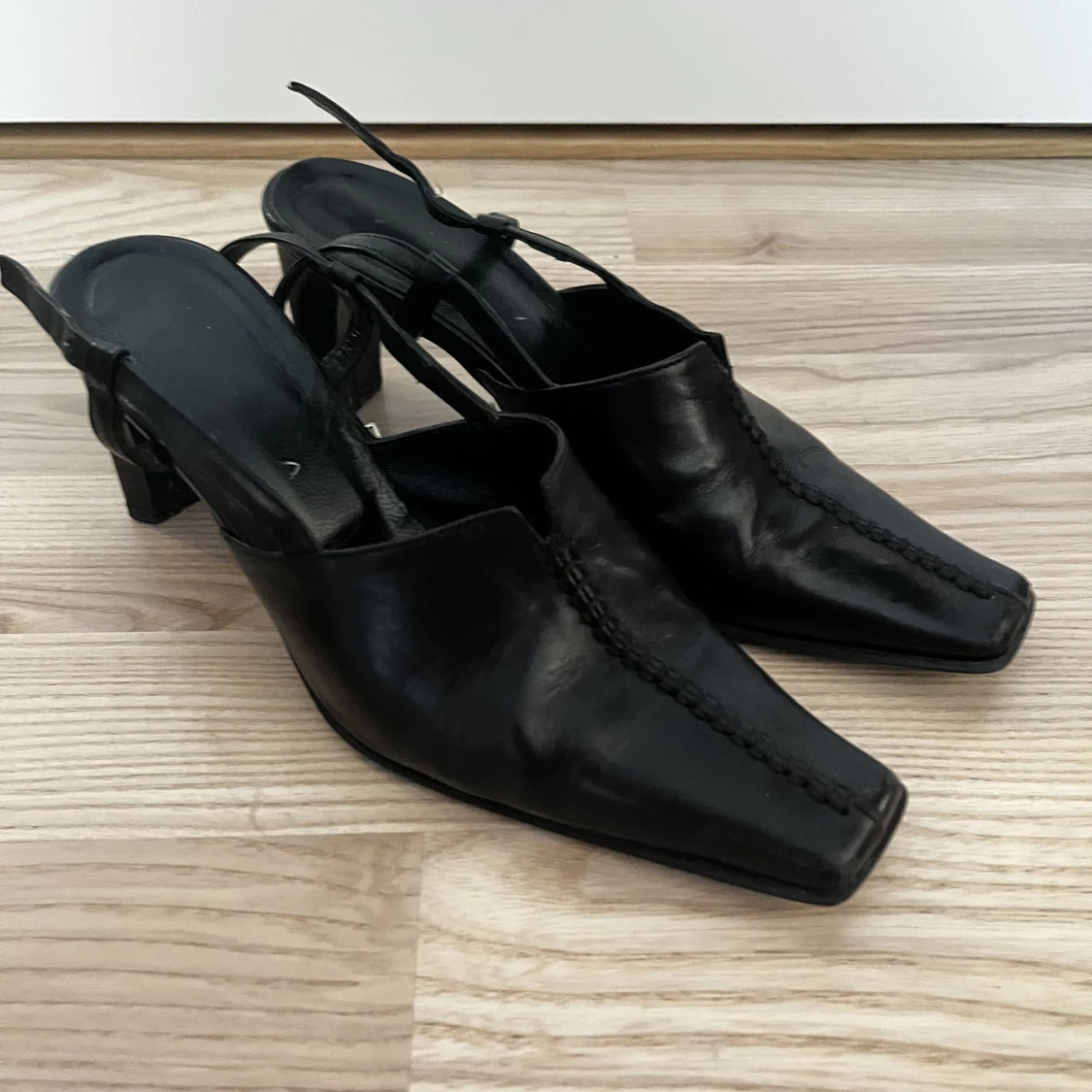 Svarta klackskor  - 90