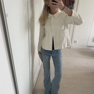Jacka - Sååå fin jacka från zara som jag bara använt en gång💕 Storlek L men den är som en xs/s i storlek 