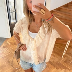 Volang blus - Aldrig använd så är i bra skick!!Passar mig som vanligtvist har strl S