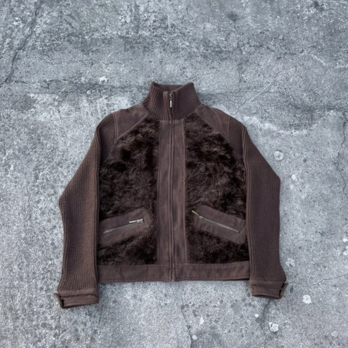 En skitsnygg brun furr RESERVED zip