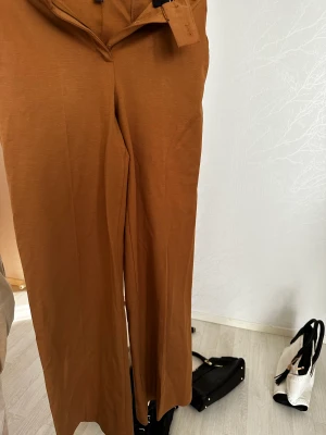 Kostym byxor - Snygga bruna ish kostym byxor 