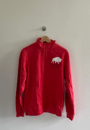 Zip-up - Zip-up crewneck, nice for colder days.  Size: Small