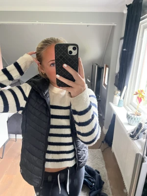 Väst - Snygg väst från only i stolek xs, säljer för att jag inte använder den löngre🥰