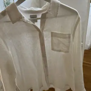 En bit linneskjorta från only💗 inga defekter 
