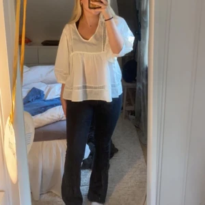 Blus  - Jätte gullig blus, men kommer inte till användning då jag tycker den är lite stor på mig, Storlek M💗