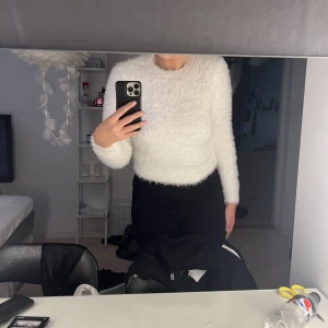 Lurvig tröja - Super skön,mysig och varm tröja perfekt nu till hösten/vintern💗 sticks inte överhuvud taget!