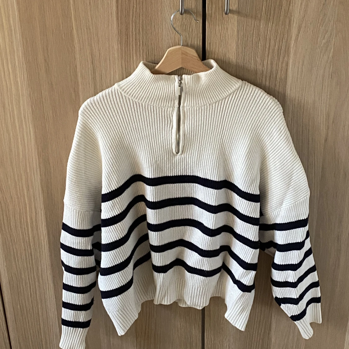 Randig stickad half-zip 