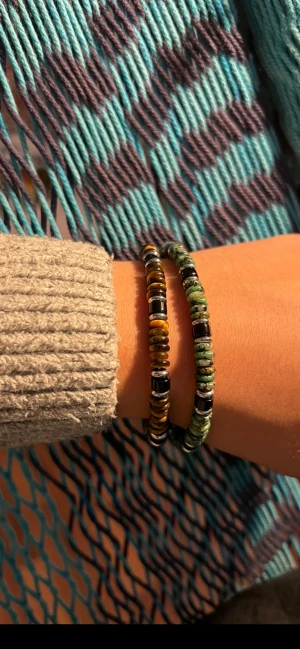 Snygga armband i olika färger! - Armband med stil från Italien. Helt unika, exklusiva och helt nya i olika färger. Egenbrandade armband i unisex. 