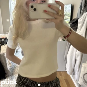 Topp - Vit top från Zara som inte kommer till användning💗  Bilden lånad