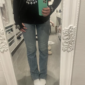 Jeans - Säljer mina snygga midwaist Jeans från FRAME. Kontakta vid frågor eller intresse🥰