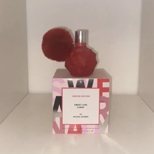 Ariana Grande slc le parfym - Säljer denna Ariana Grande 50ml slc le parfymen, den har ca 80% kvar