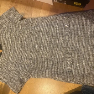 Hm - En snygg klänning som påminner om gossip girl lite