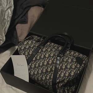 Dior väska  - Säljer min Jätte fina dior bowling bag i liten storlek  