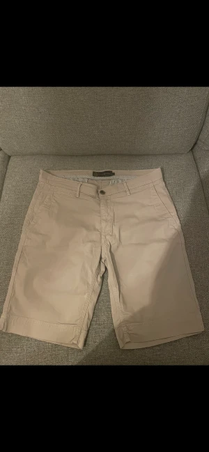 Henry Lloyd Shorts - Säljer ett par Henry Lloyd Shorts