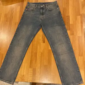 Mörkblåa jeans, säljer då dem är för korta för mig