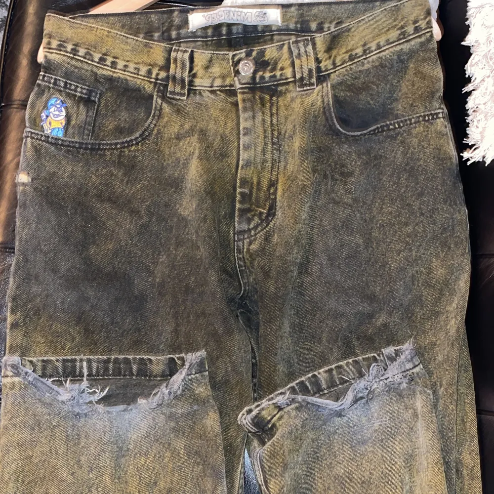 Säljer nu min polar 93 jeans då jag inte använder dom. Dom är stolek 30 30 och skick 6/10 dom har den gamla loggan och är köpta för ungefär ett och ett halvt år sedan. Kan mötas i Stockholm annars står köparen för frakten. . Jeans & Byxor.