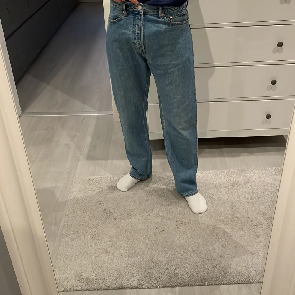 Ett par jeans ifrån weekday i storlek W31 L32. . Jeans & Byxor.
