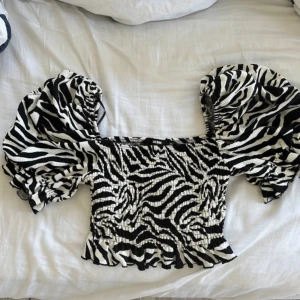 Zebra topp🦓🦓 - Så fin zebra topp!! Passar till fest😇😇