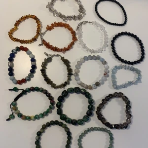 Kristallarmband - Olika typer av kristallarmband💗 Vid intresse skicka meddelande privat! Alla armband kostar 35kr styck.☺️ Vid köp av flertal = billigare!! Kan skicka mått om det önskas. 💞