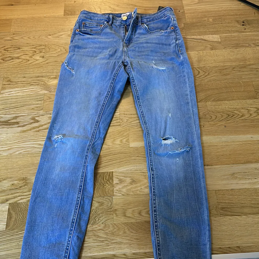 Skinny jeans med hål, helt ok skick. Jeans & Byxor.