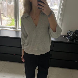 Tröja  - Så fin tröja från H&M, säljer då den inte kommer till användning ❤️