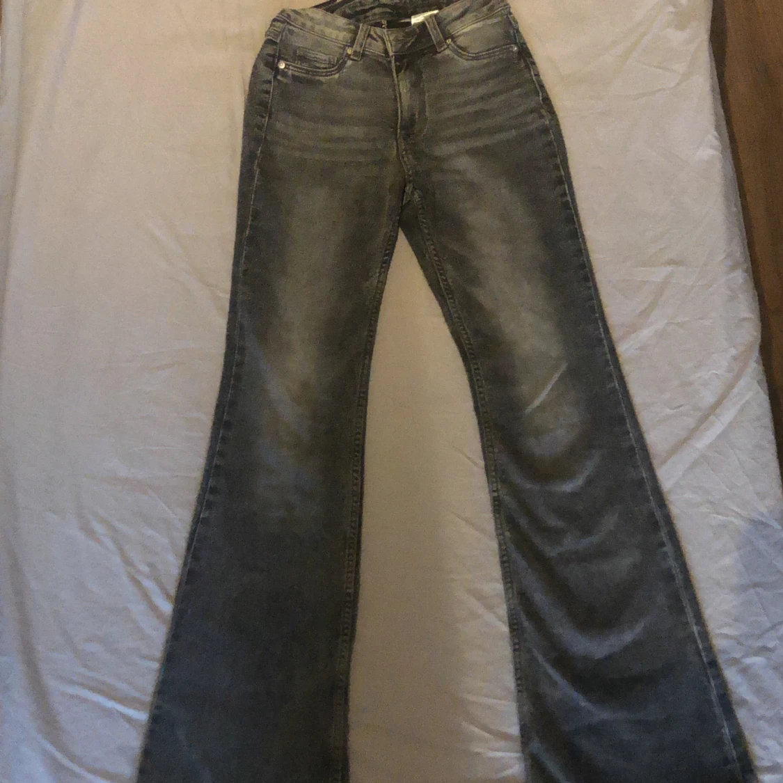 Gråa bootcut jeans  - 90