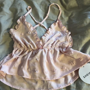 Topp - Rygglös rosa topp Xs  Aldrig använd, lappen sitter kvar 🤍