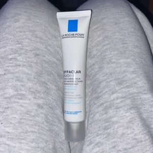 La Roche posay duo(+) - Säljer helt oanvänd la Roche posay kräm då jag köpte flera stycken och slutade sedan att använda den 