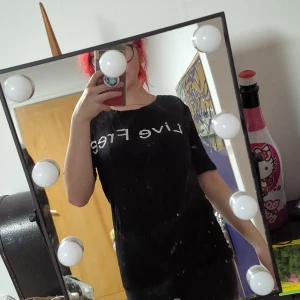 T-shirt  - En svart t-shirt