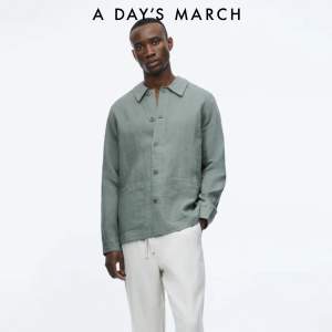 A days march overshirt mint grön Jag är 182 cm och den passar mig bra  Storlek M/L. Köpt för 1395
