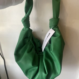 Väska från ginatricot  - Säljer min helt nya väska från ginatricot med prislapp kvar.   Nypris 299💖