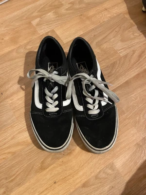 Vans - Säljer mina vans. Har använt få gånger storlek 39