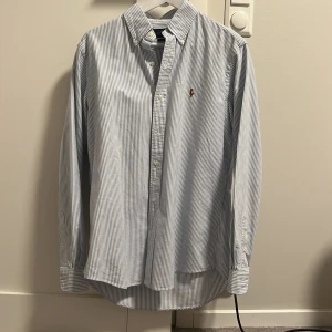 Ralph lauren skjorta - Ralph lauren skjorta strl M i bra skick