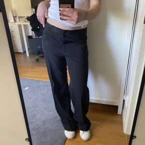 Kostymbyxor  - Jätte fina kostymbyxor från twilfit💞💞strlk 40 men skulle säga 38!!