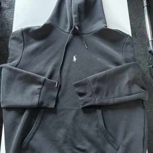 Ralph lauren tröja  - Fint skick nästan aldrig använd i storlek L  