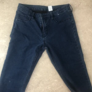 Dark blue Skinny jeans  - They don’t fit me so I couldn’t show what they look like on me. They’re in great condition, completely whole. 