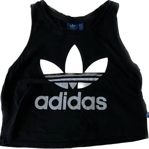 Adidas linne  - 🤍Köp 4 tröjor för 200kr + FRI FRAKT 🤍 eller 3 för 2 på alla plagg 