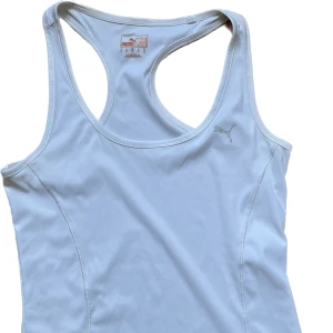 Tränings linne puma vitt  - 🤍Köp 4 tröjor för 200kr + FRI FRAKT 🤍 eller 3 för 2 på alla plagg 