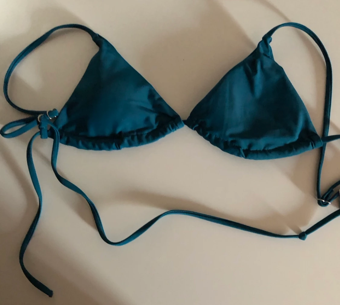 Bikini sett två underdelar o en överdel 