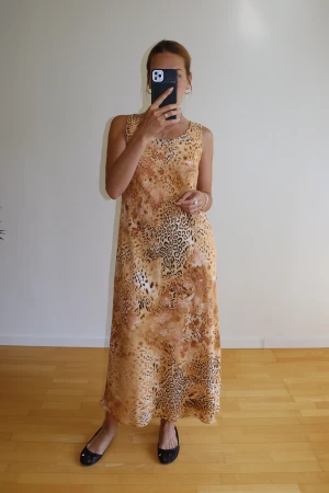 Summer dress - Excellent condition, like new. Size M, fits true to size. Would also fit someone who wears L. Polyester material.