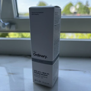 The Ordinary AHA+BHA - Säljer denna The Ordinary facial mask, helt oanvänd. Fungerar bra för att jämna ut huden samt dölja ärr från exempelvis finnar. Priset kan diskuteras!