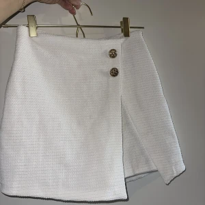 Shorts kjol från Zara - Jätte fina shorts ifrån zara. 