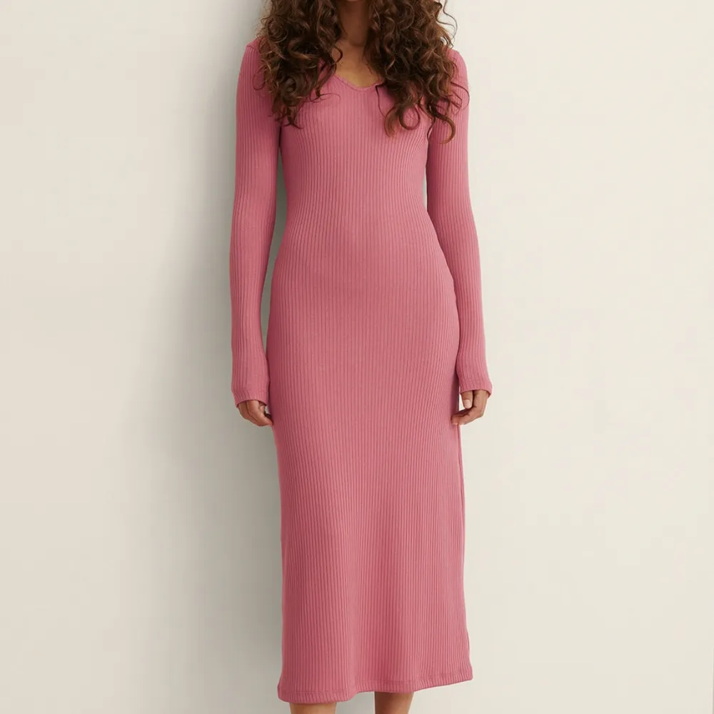 Superfin rosa klänning från NA-KD i strl S.💕fint skick då den är lite använd.. Klänningar.