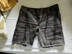 Cheap monday shorts  - Säljer ett par cheap monday shorts. Bra skick, stl 25/32